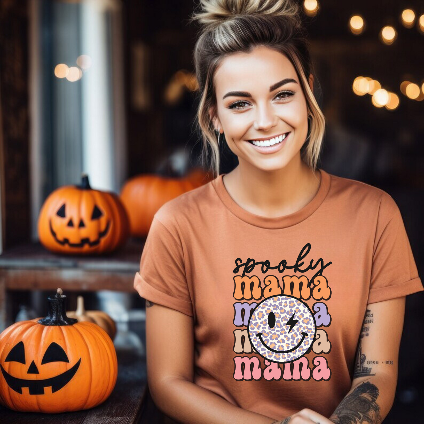 Trendy oversized preppy "Spooky Mama" Halloween shirt - Embrace fall vibes with this unique Halloween design for moms. Cozy and stylish Comfort Colors shirt with a retro touch. Perfect for a trendy Halloween look!