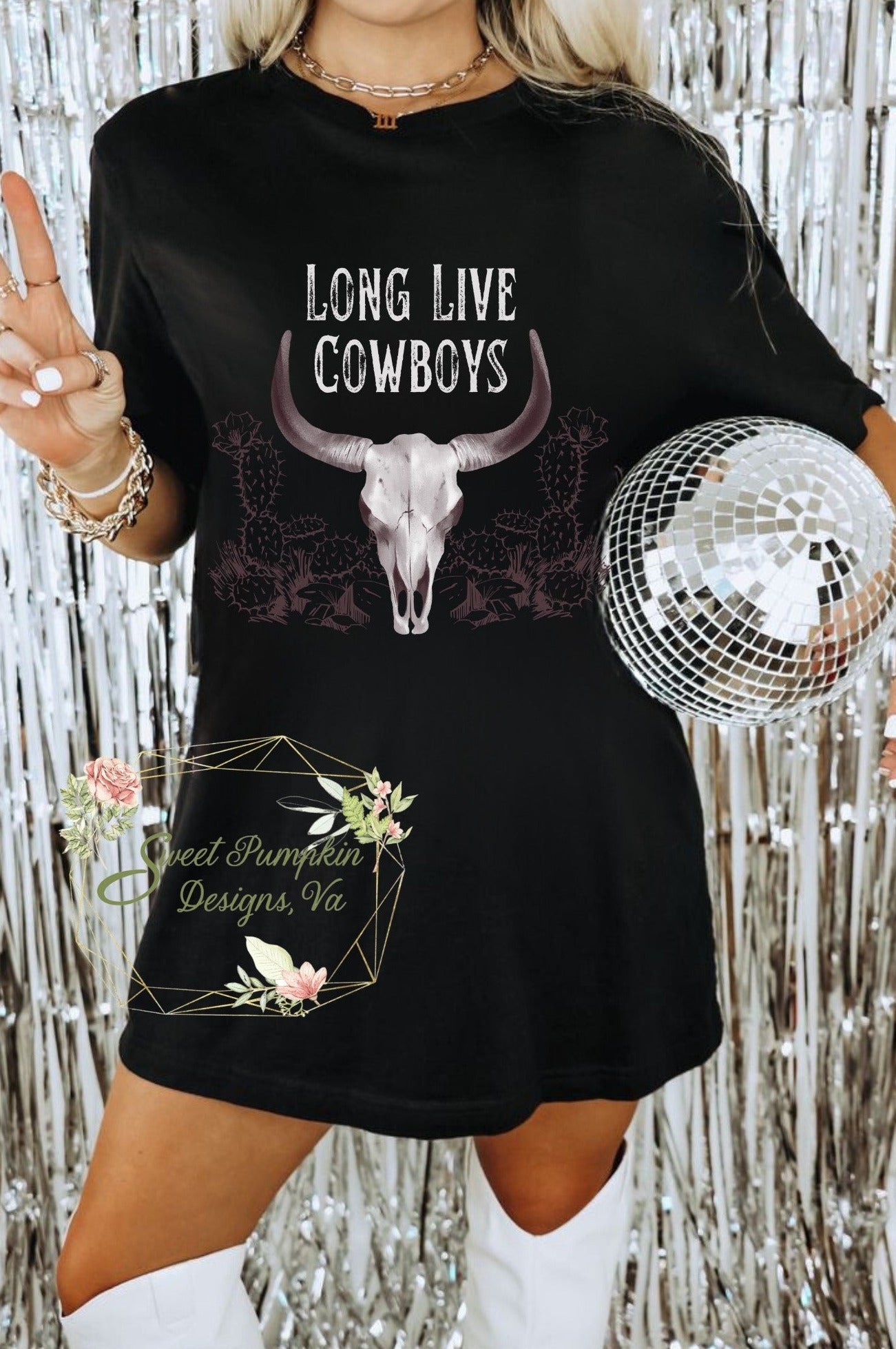 "Long Live Cowboys" vintage western t-shirt with a rustic cow skull and cacti design. Perfect for rodeo and Wild West enthusiasts. Made from high-quality material, this shirt is both comfortable and durable for everyday wear or special occasions.